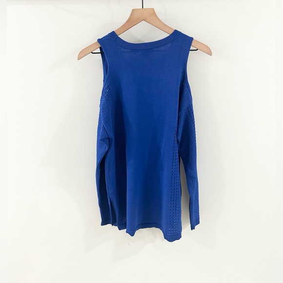 Bar lll Cold Shoulder Sweater Blue Size Medium - Picture 8 of 8